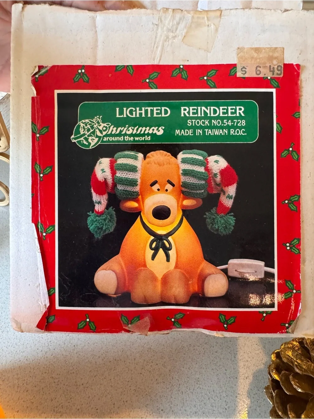 VTG Christmas Around The World Lighted Reindeer w/ Box - WORKS!